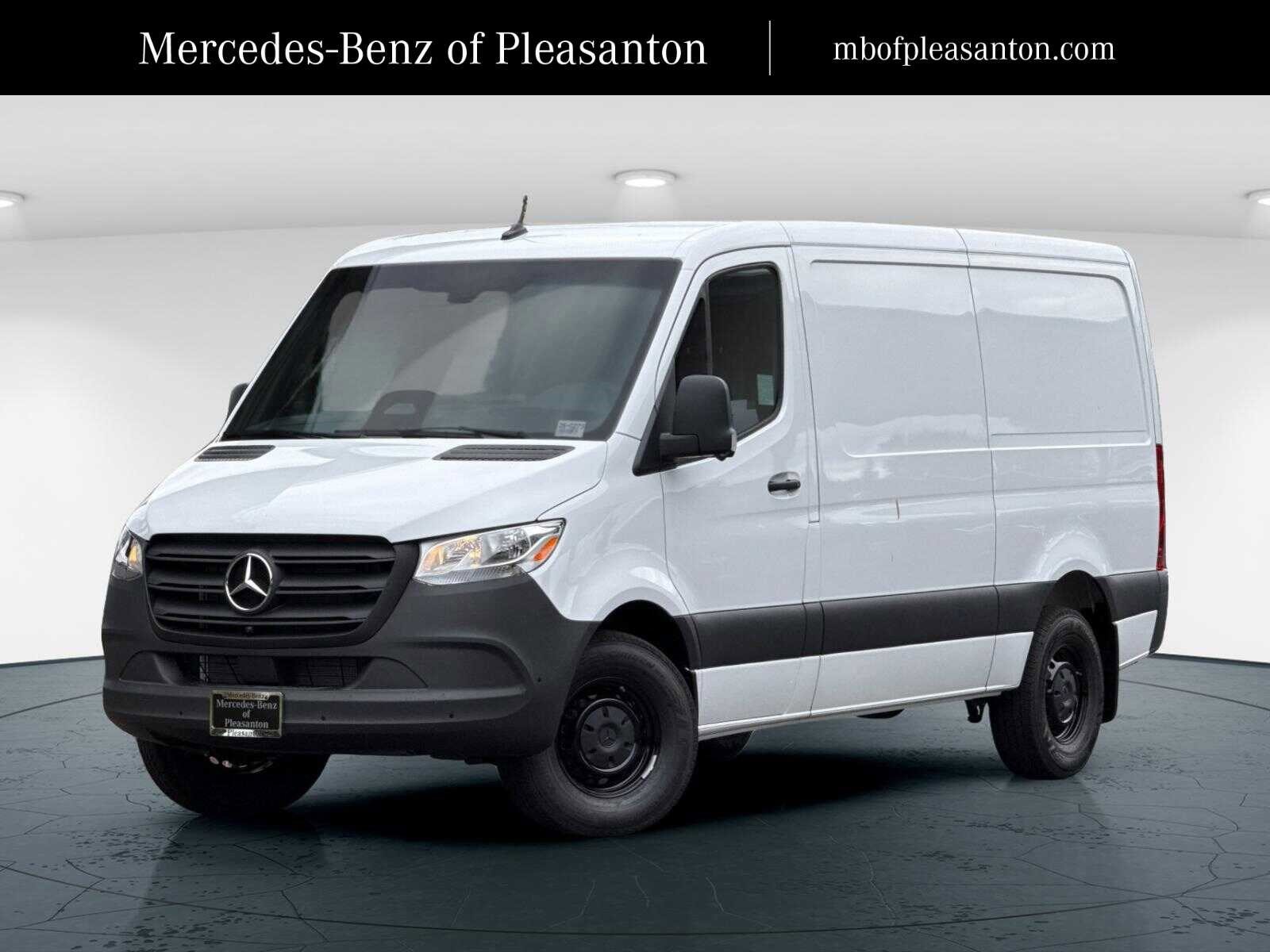 2026 Mercedes-Benz Sprinter Cargo Van Base's photo