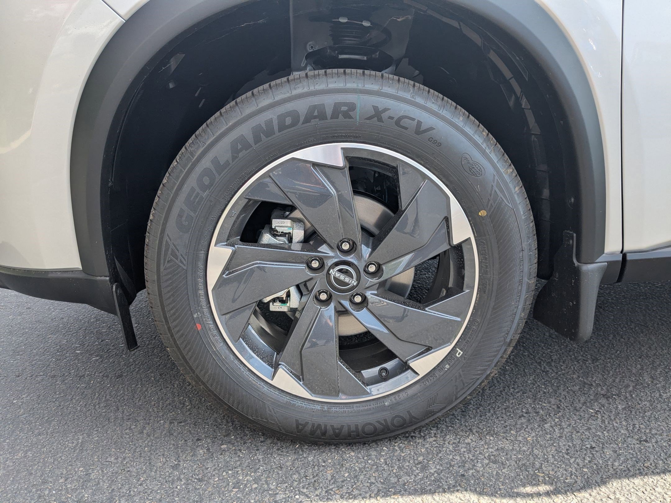 2025 Nissan Rogue SV photo 3