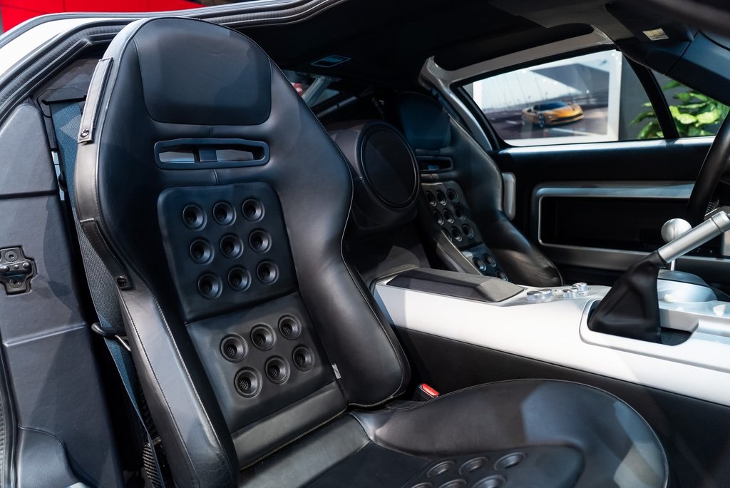 2005 Ford GT Base photo 29