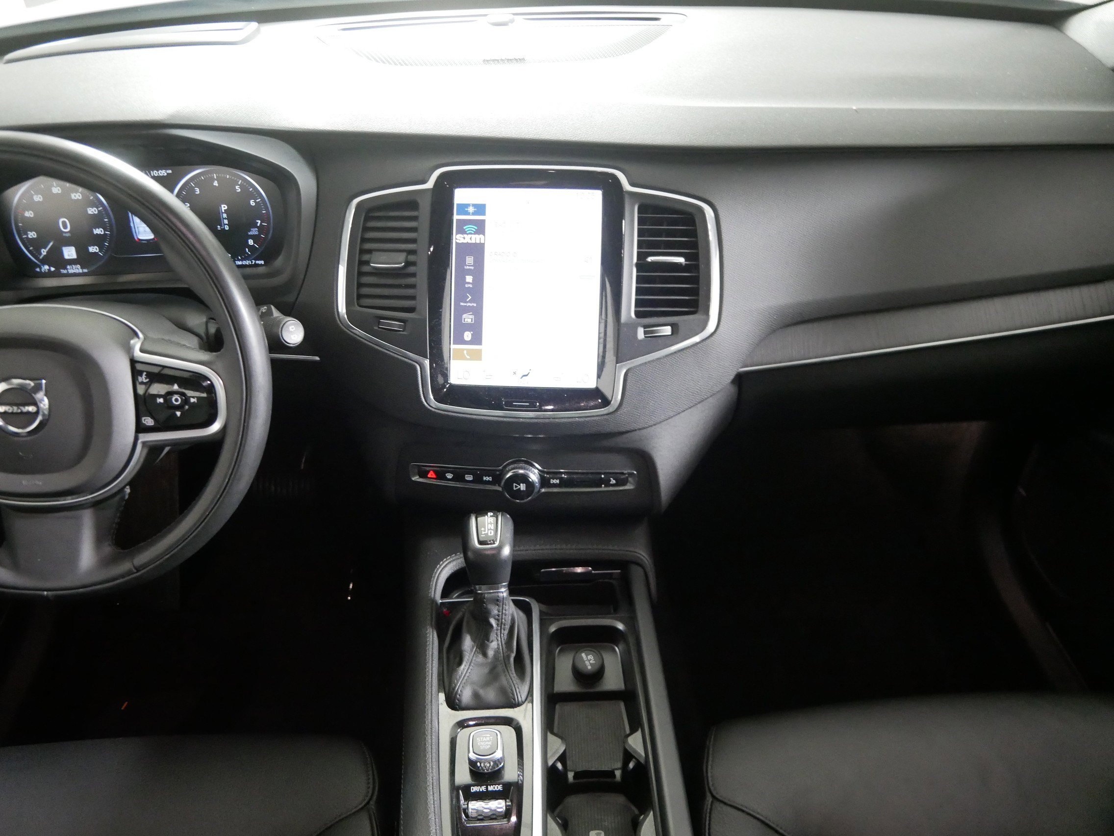 2020 Volvo XC90 Momentum AWD photo 10