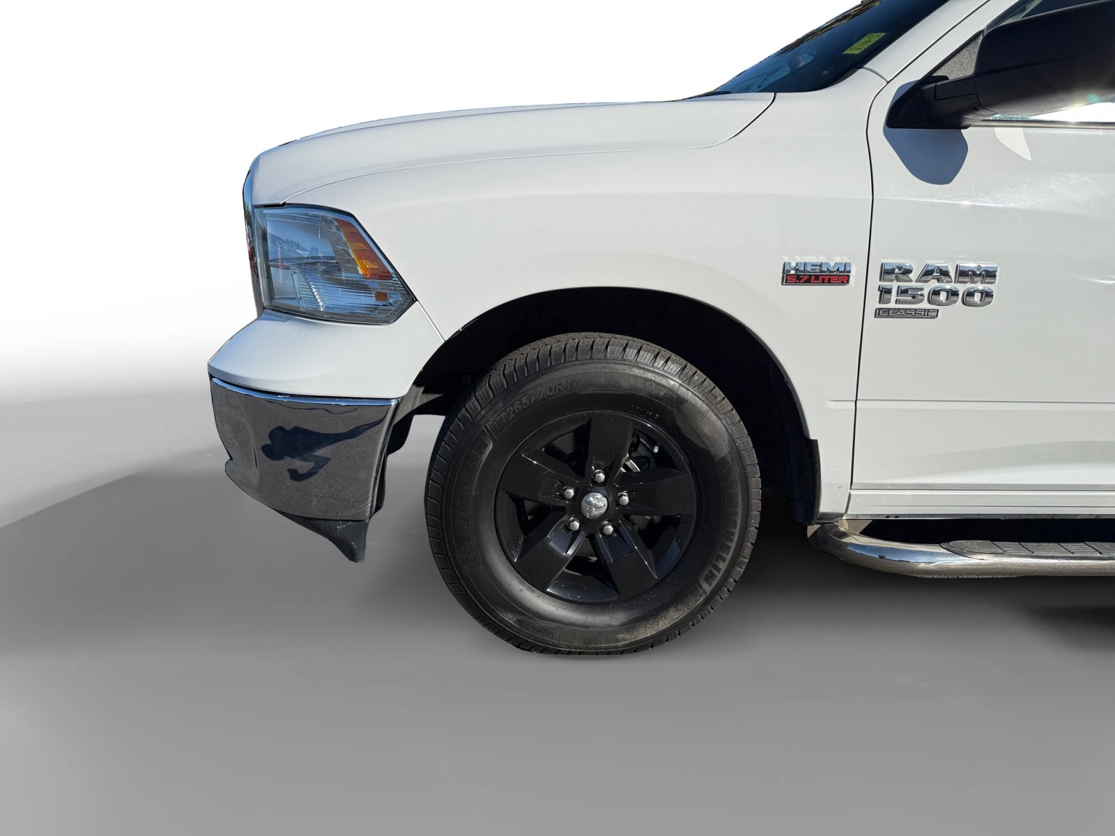 2019 Ram 1500 SLT photo 9