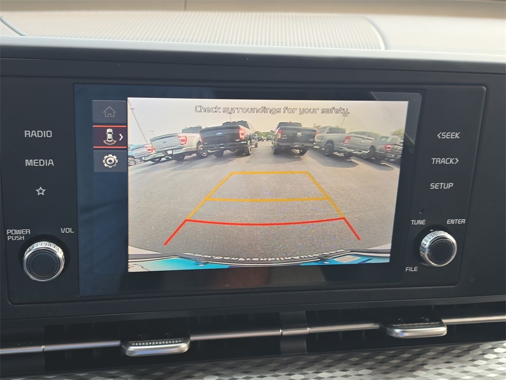 2024 Kia Carnival LX photo 22