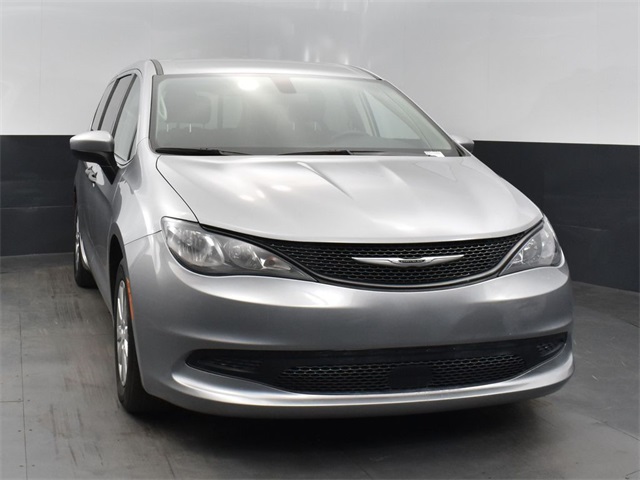 2021 Chrysler Voyager L photo 17