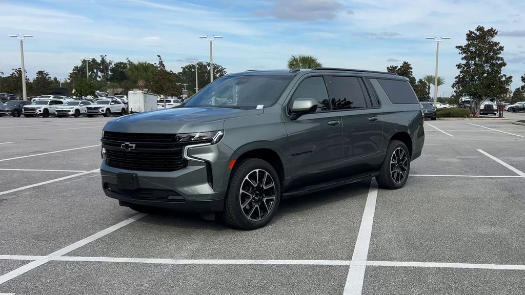 2024 Chevrolet Suburban RST photo 4