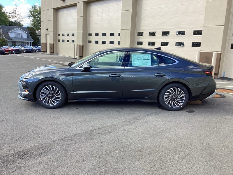 2026 Hyundai Sonata Hybrid Limited photo 4