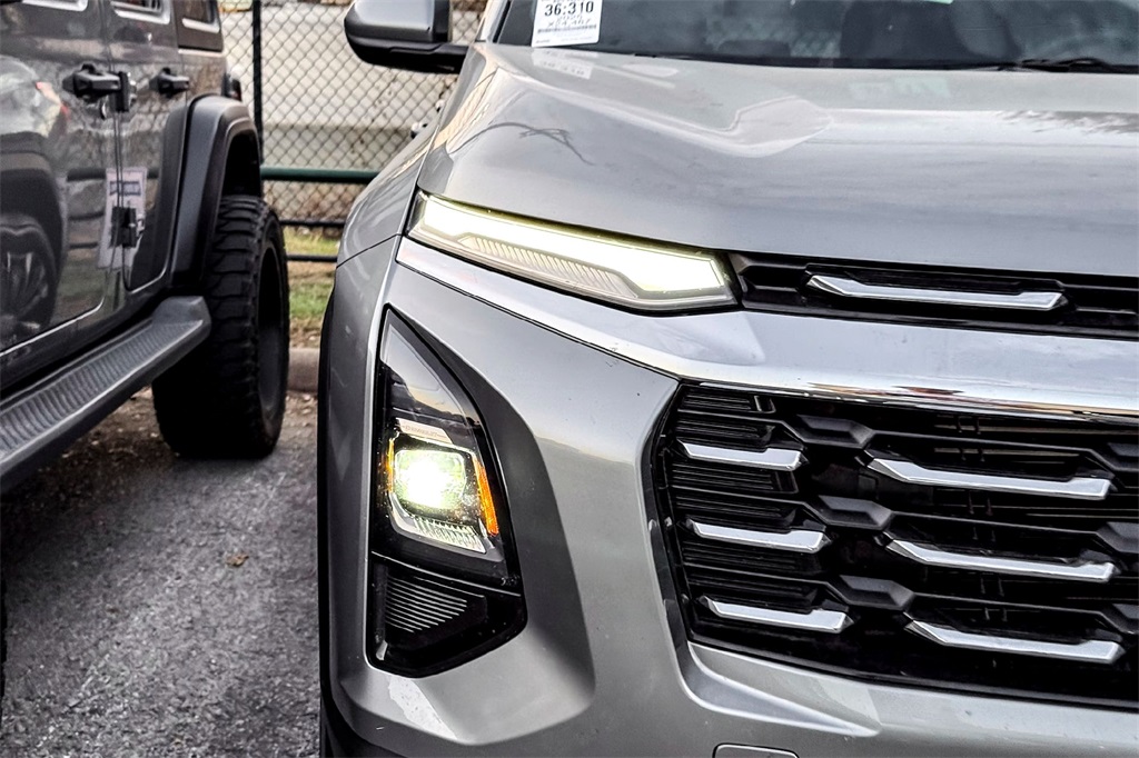 2025 Chevrolet Equinox LT photo 2