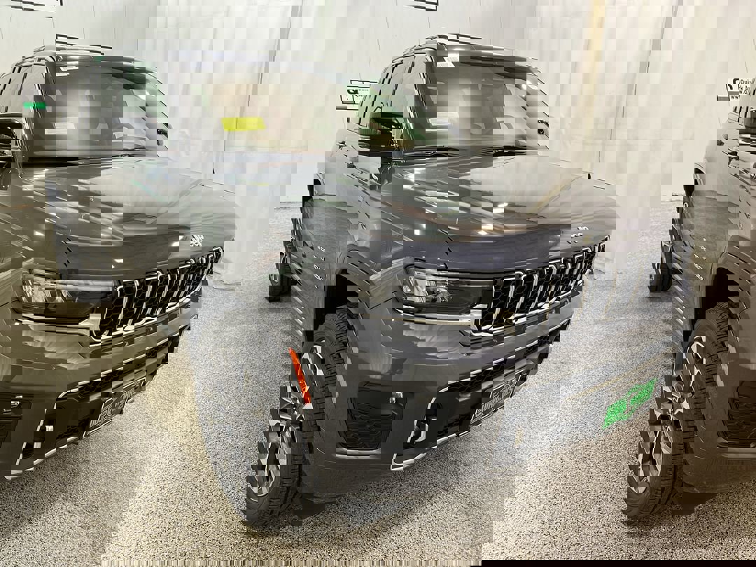 2025 Jeep Grand Cherokee Overland's photo