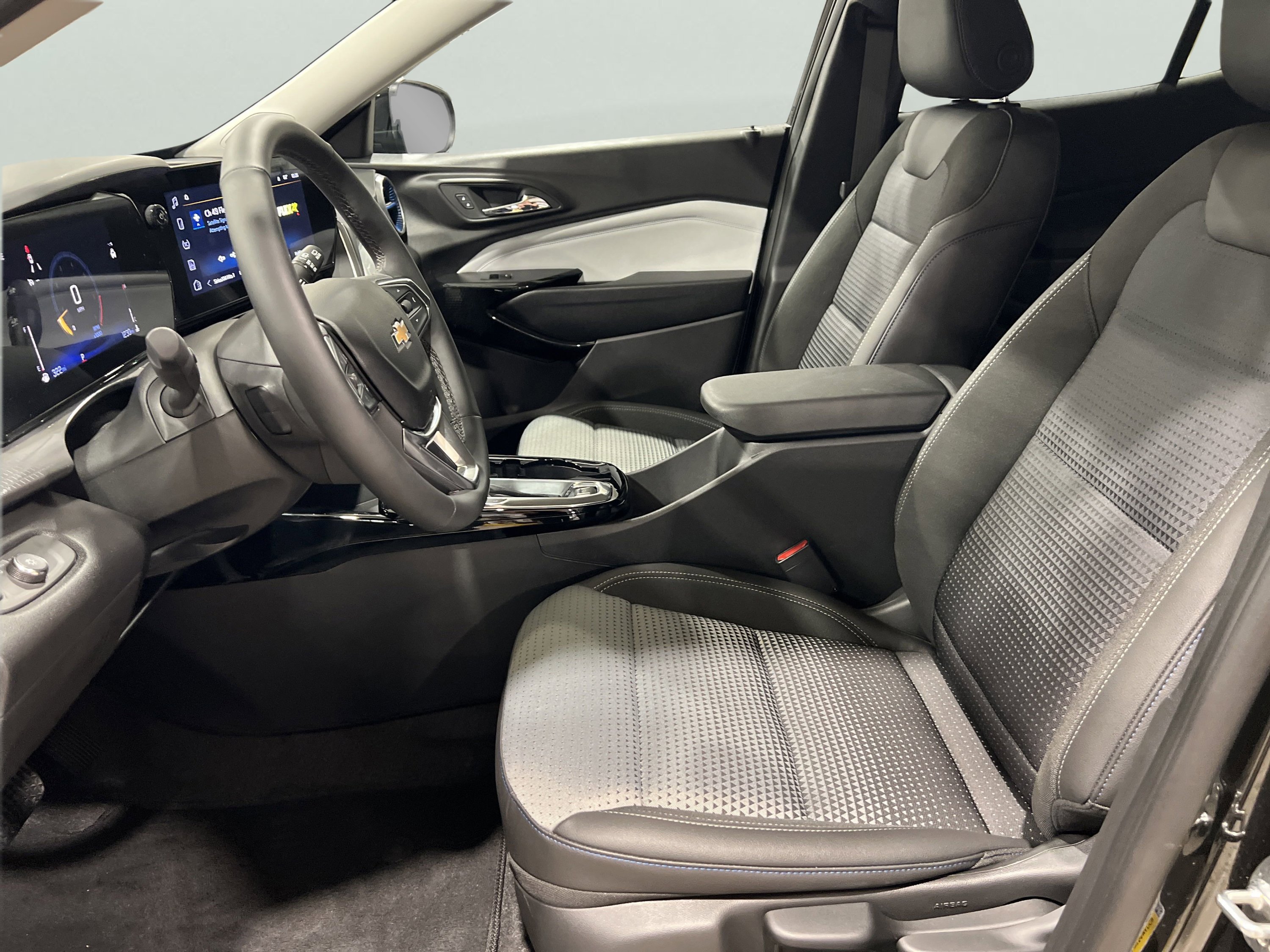 2025 Chevrolet Trax LT photo 8