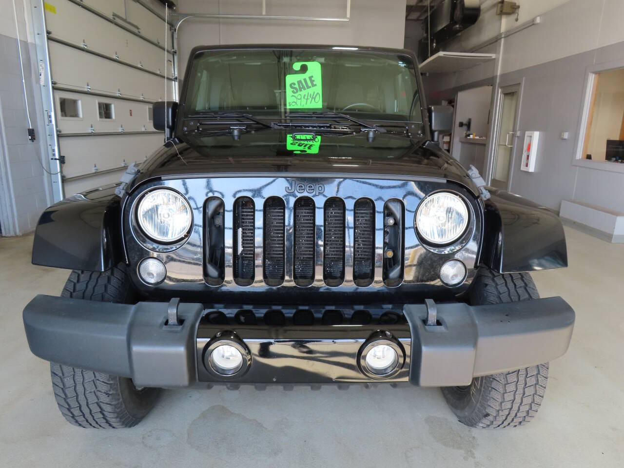2017 Jeep Wrangler Unlimited Sahara photo 2