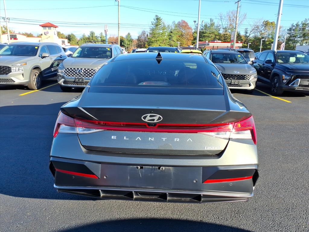 2024 Hyundai Elantra Limited photo 4