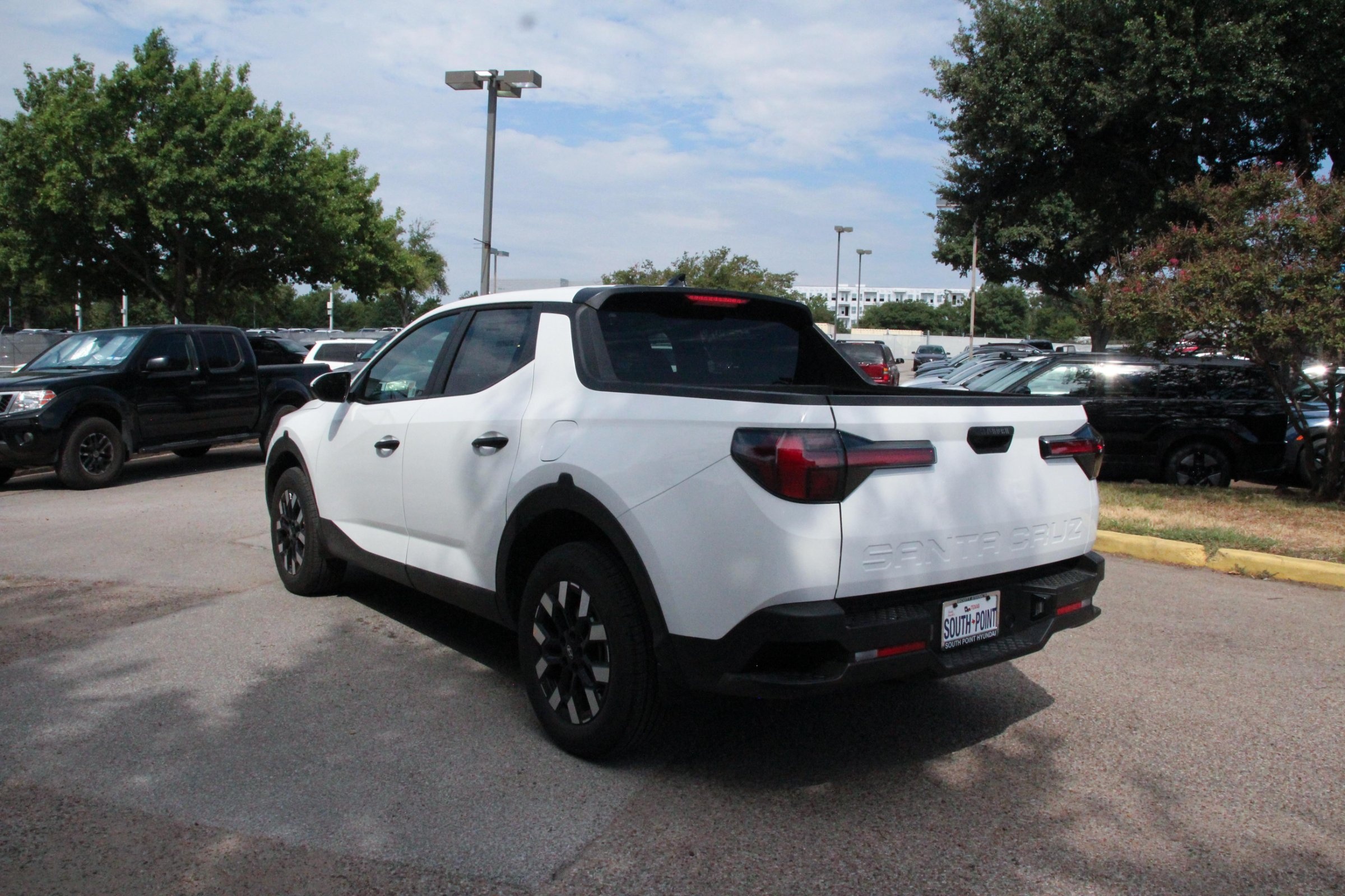 2026 Hyundai Santa Cruz SE photo 3