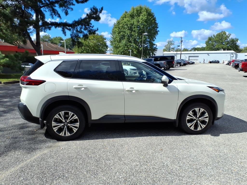 2021 Nissan Rogue SV photo 2