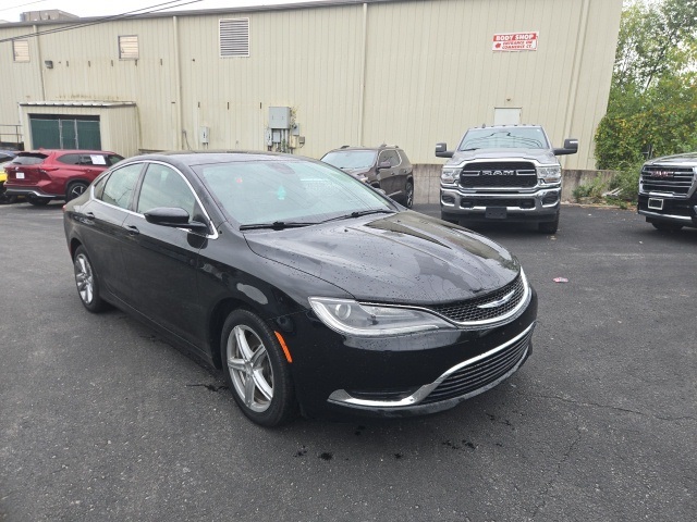 2016 Chrysler 200 Limited photo 3
