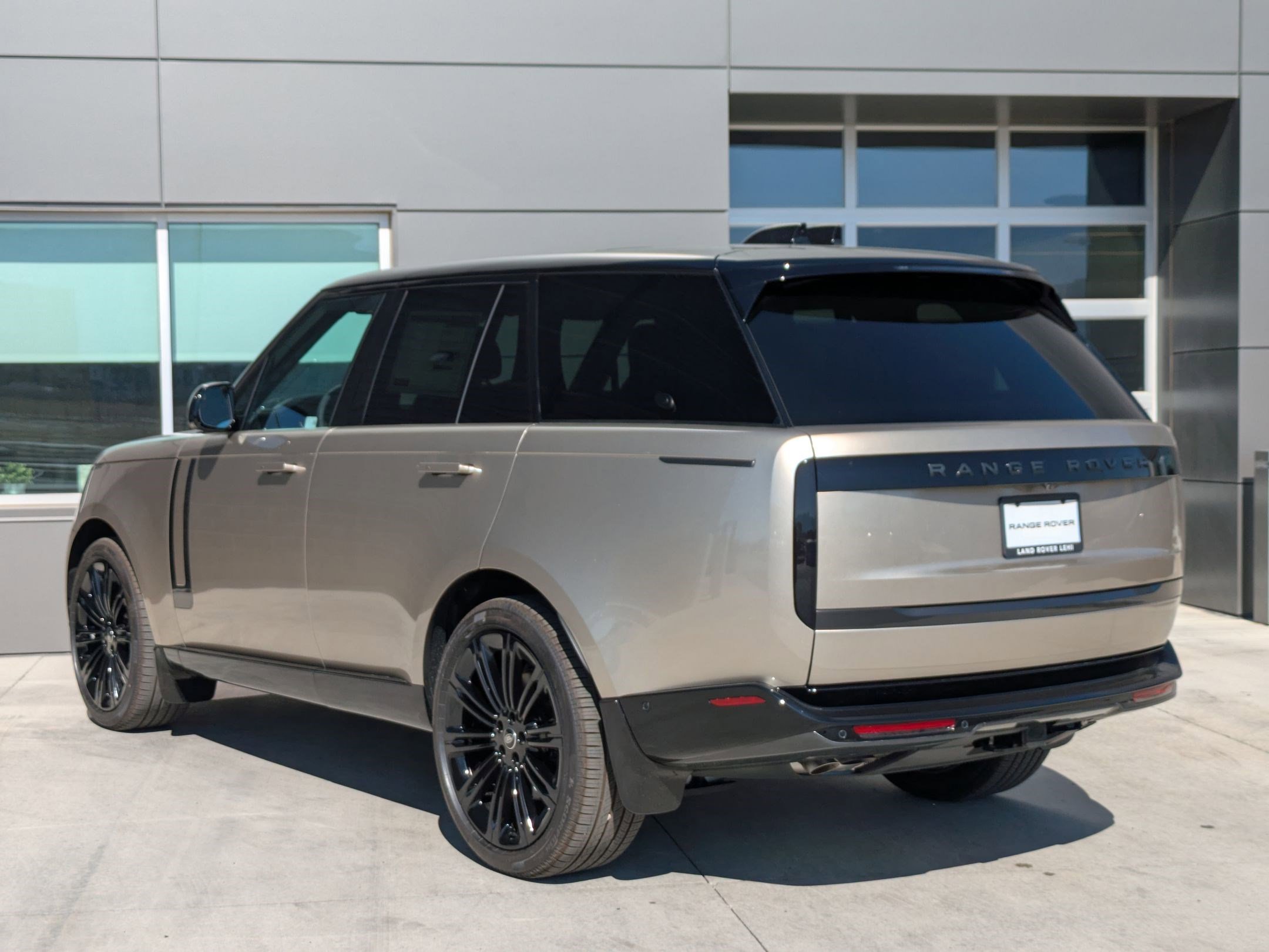 2025 Land Rover Range Rover SE photo 7