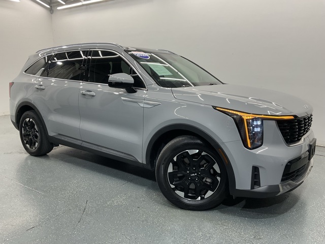 2024 Kia Sorento S photo 2