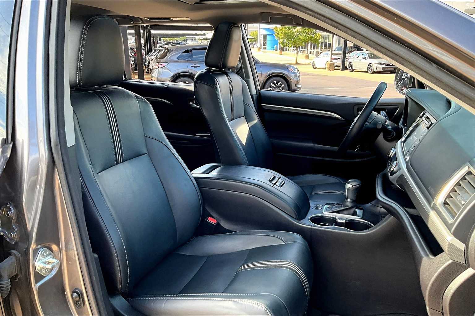 2017 Toyota Highlander SE photo 8