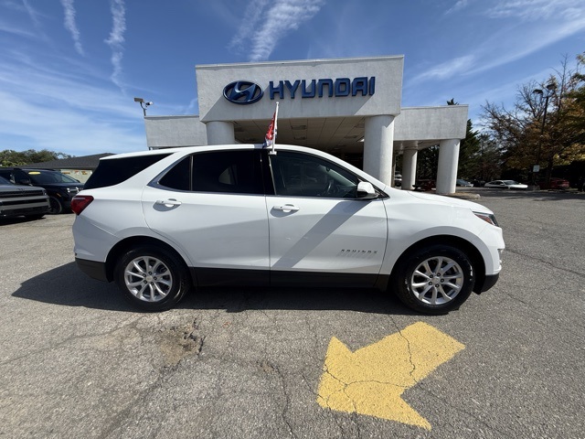 2019 Chevrolet Equinox LT photo 2