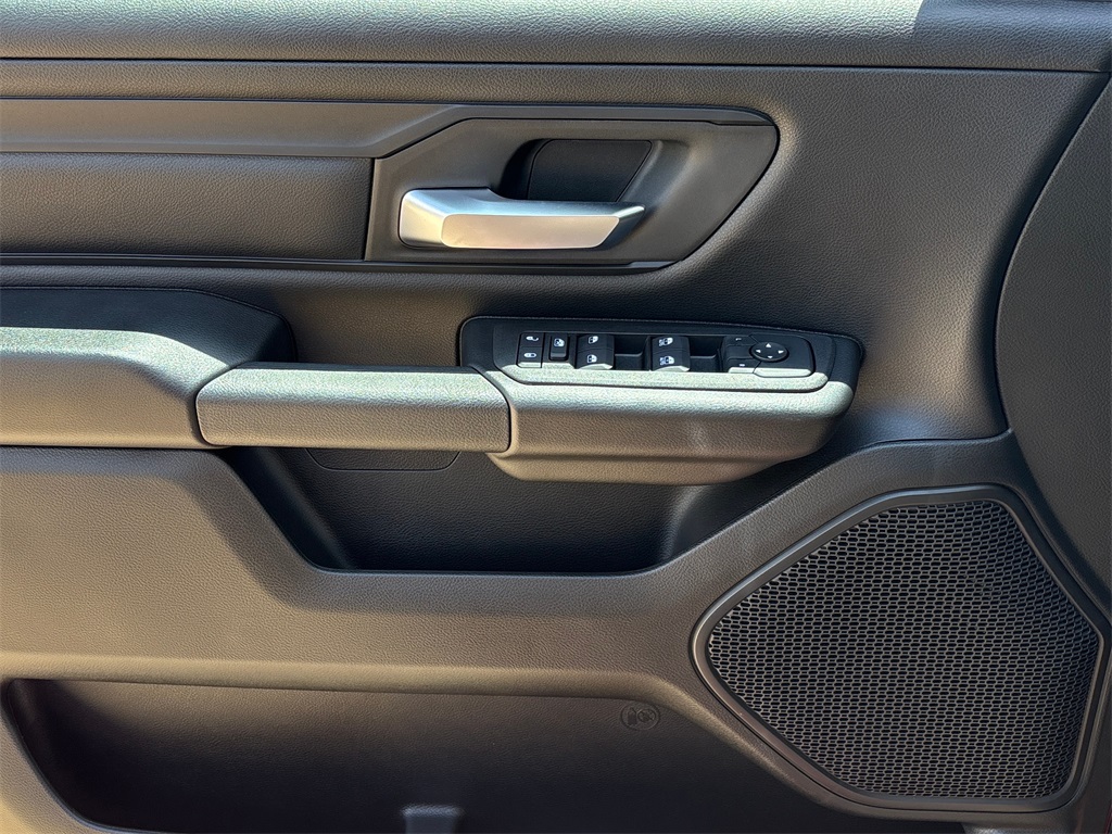 2025 Ram 1500 Tradesman photo 7