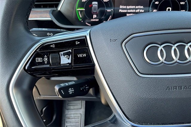 2022 Audi e-tron Premium Plus photo 14
