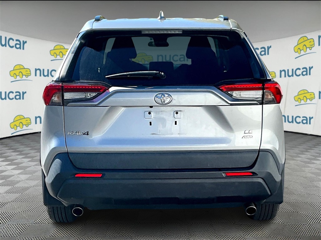 2020 Toyota RAV4 LE photo 2