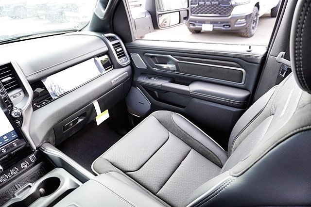 New 2026 Diamond Black Crystal Pearl-Coat Exterior Paint RAM Laramie image 27