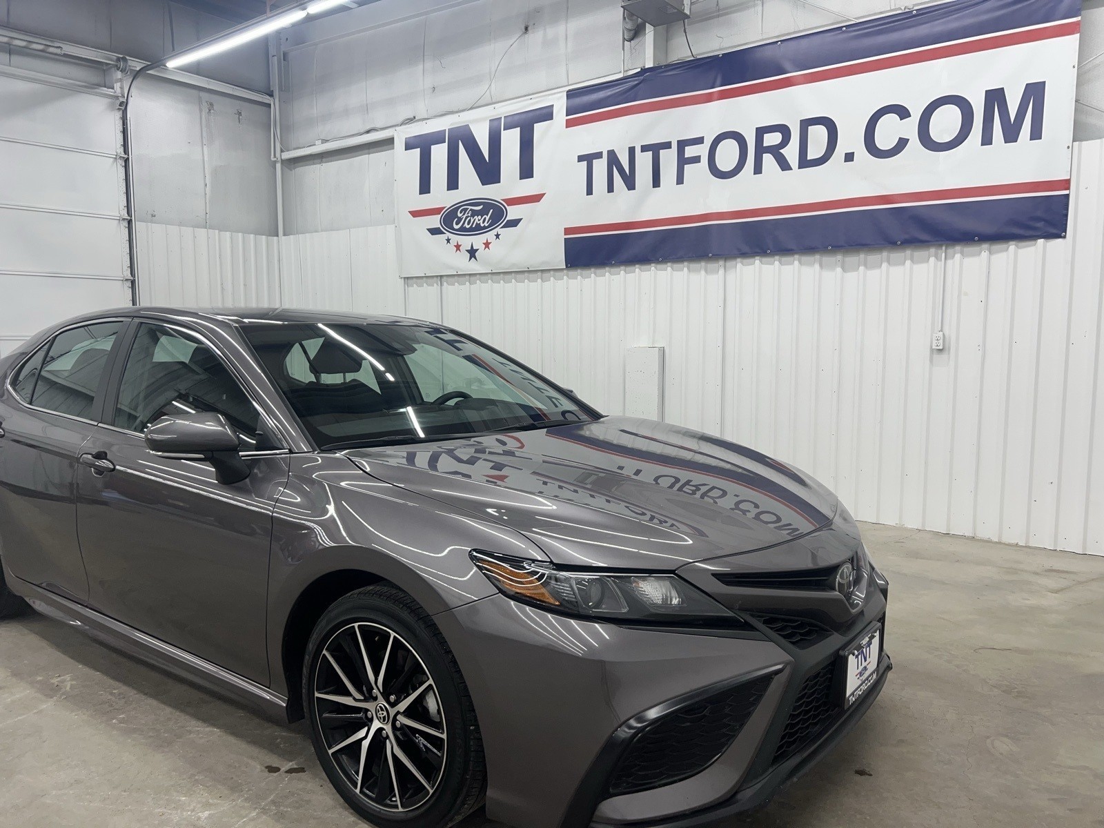 2024 Toyota Camry SE photo 3