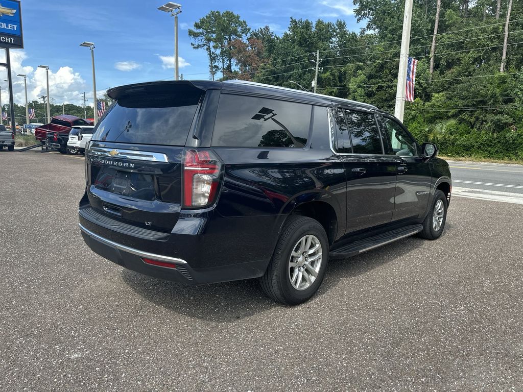 2023 Chevrolet Suburban LT photo 16