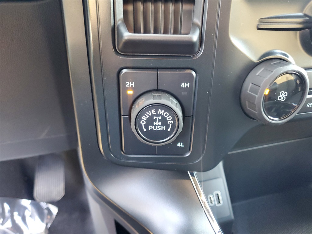 2025 Ford F-150 STX photo 18