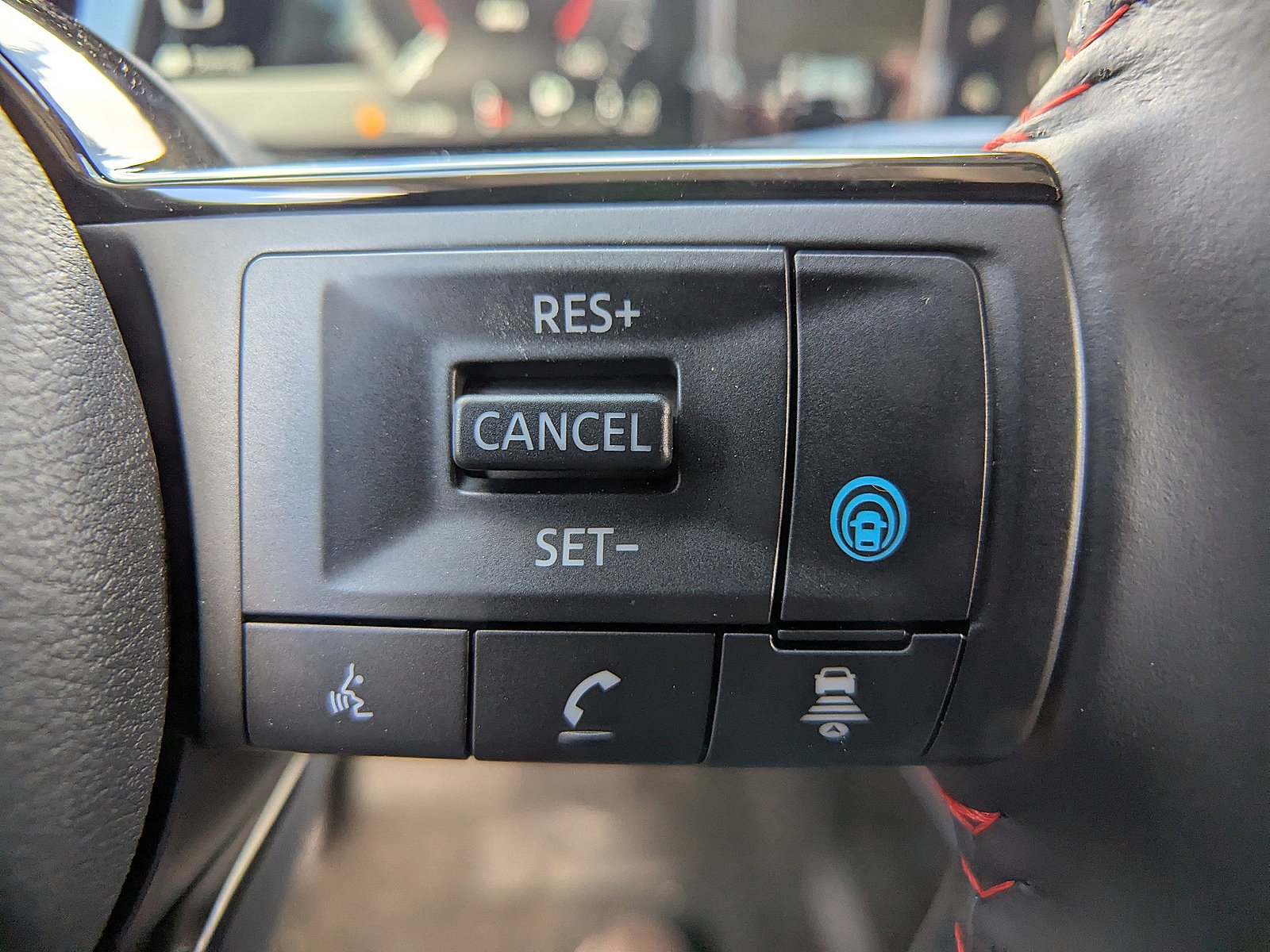 2025 Nissan Kicks SR photo 10