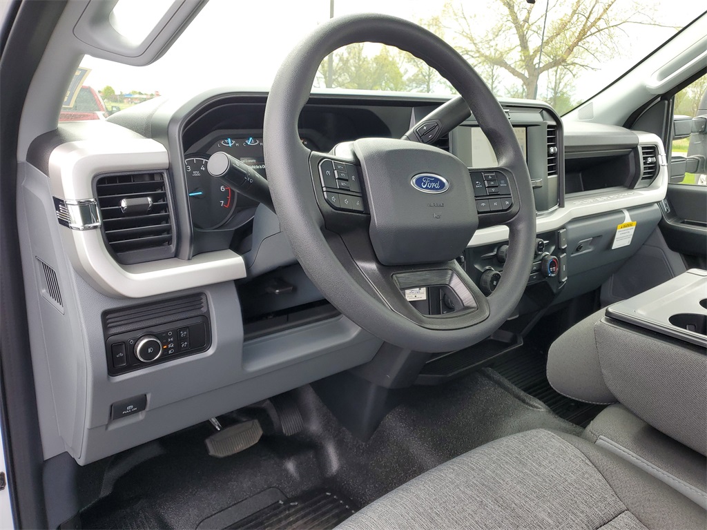 2025 Ford F-350 XL photo 7