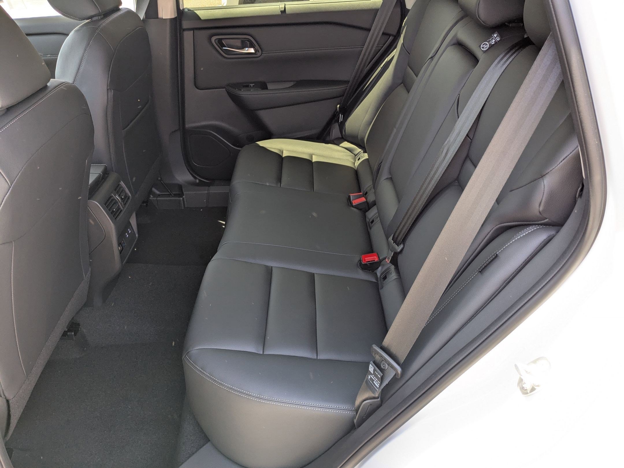 2025 Nissan Rogue SL photo 15