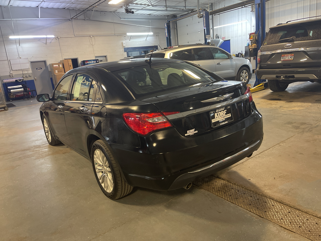 2011 Chrysler 200 Limited photo 3
