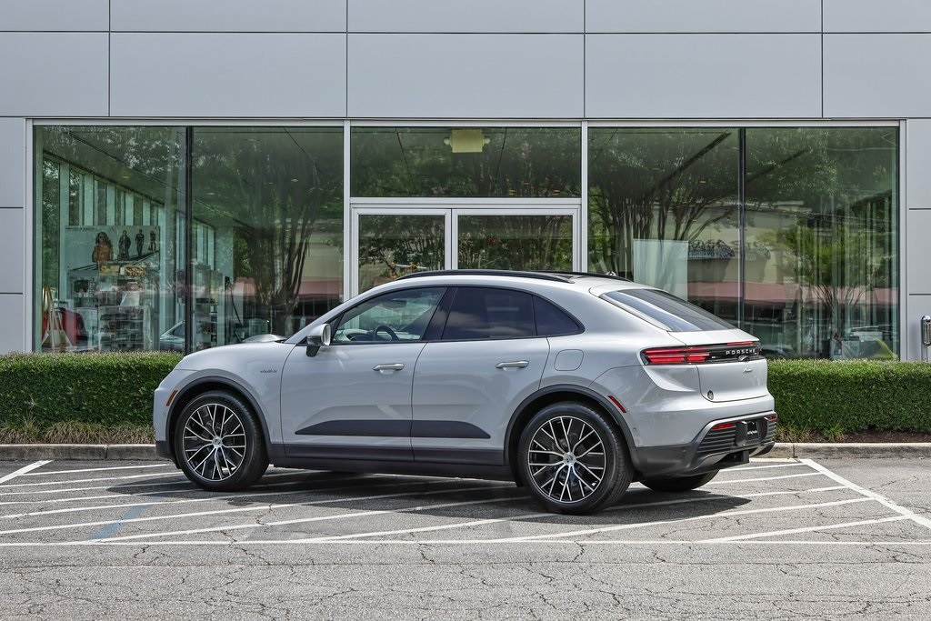 2025 Porsche Macan Electric photo 3