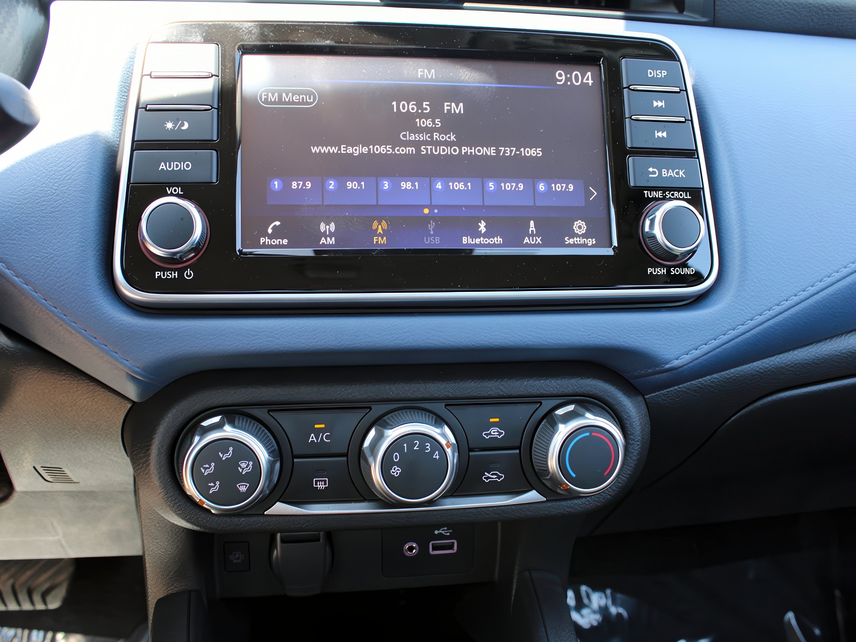 2025 Nissan Versa SV photo 14