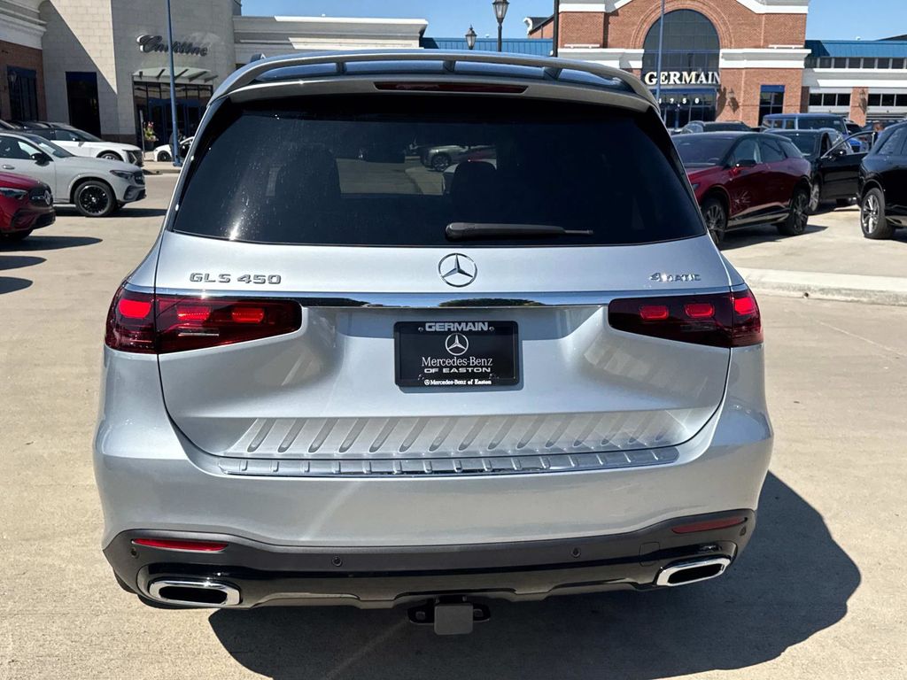 2026 Mercedes Benz GLS 450 4MATIC photo 4
