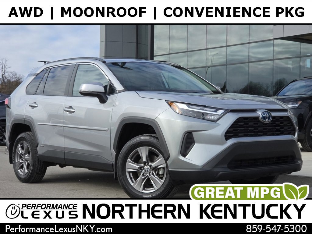 2024 Toyota RAV4 XLE's photo