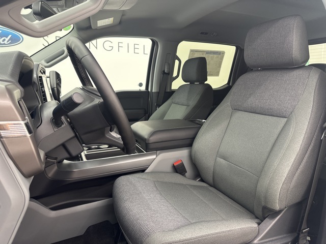 2025 Ford F-150 XLT photo 13