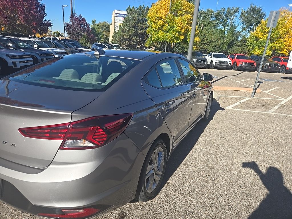 2020 Hyundai Elantra SEL photo 2
