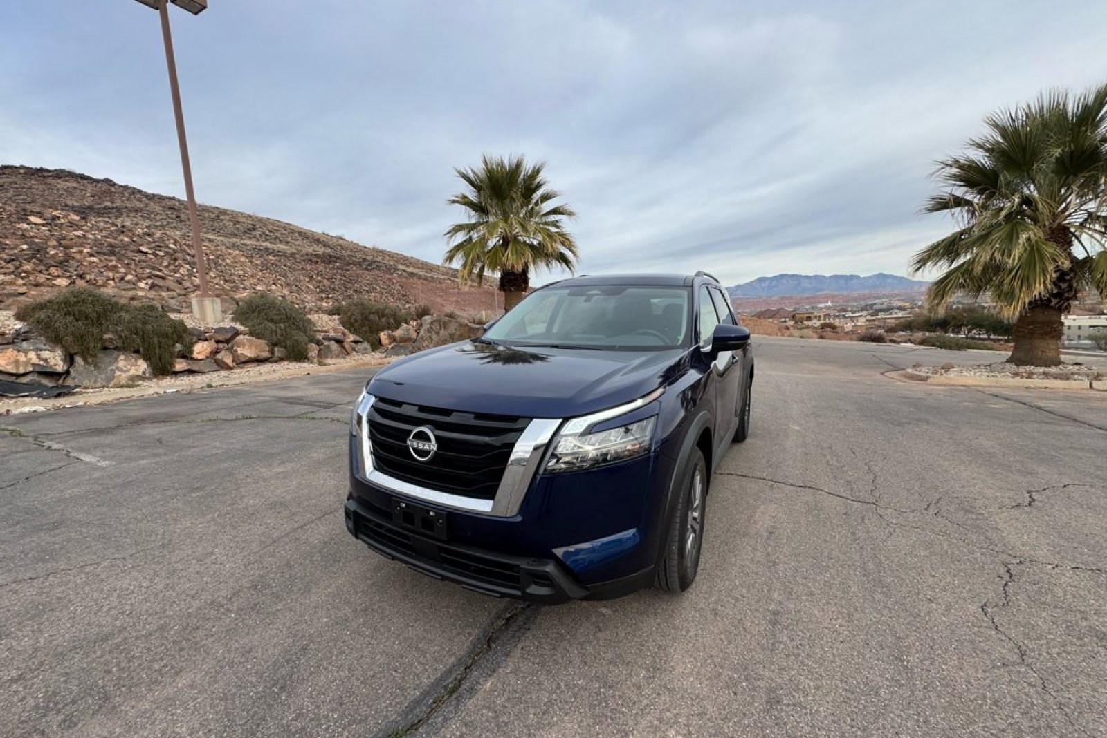 2025 Nissan Pathfinder SV's photo