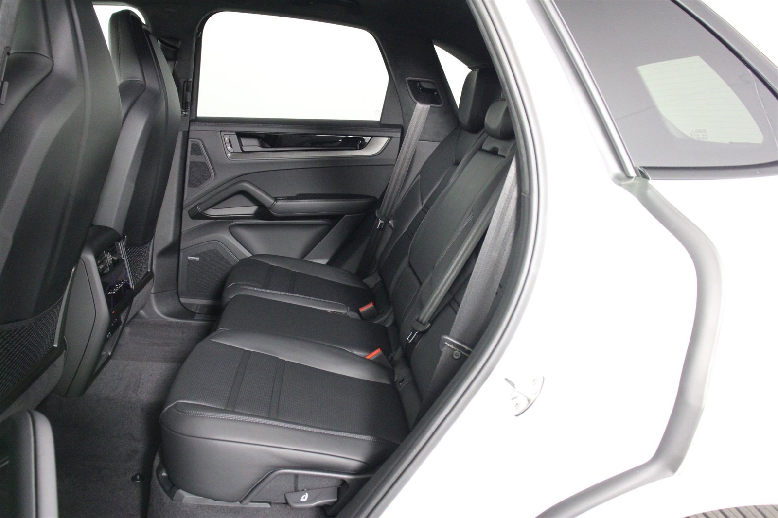 2026 Porsche Cayenne GTS photo 18