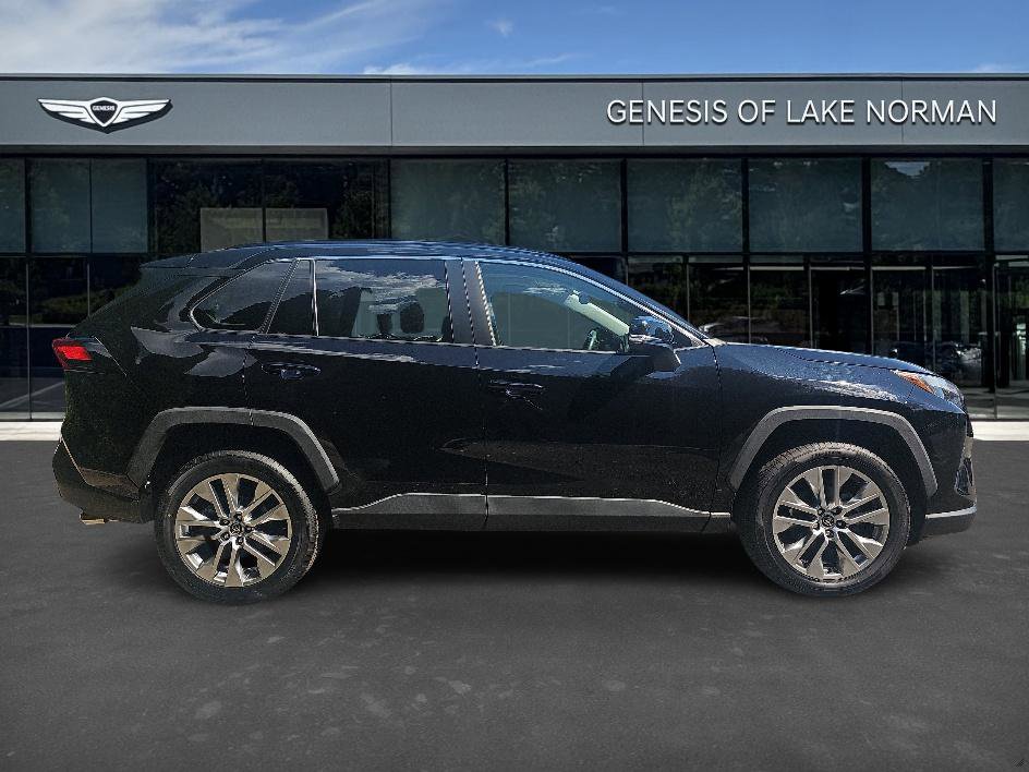 2022 Toyota RAV4 XLE Premium photo 4