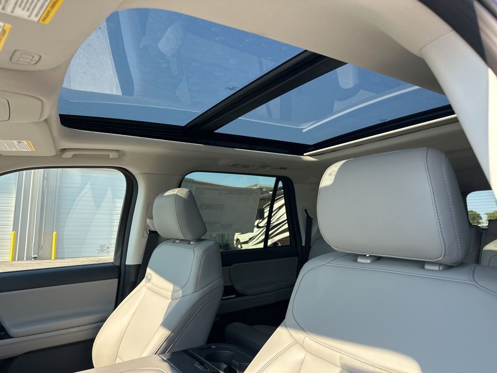 2025 Ford Expedition MAX photo 13