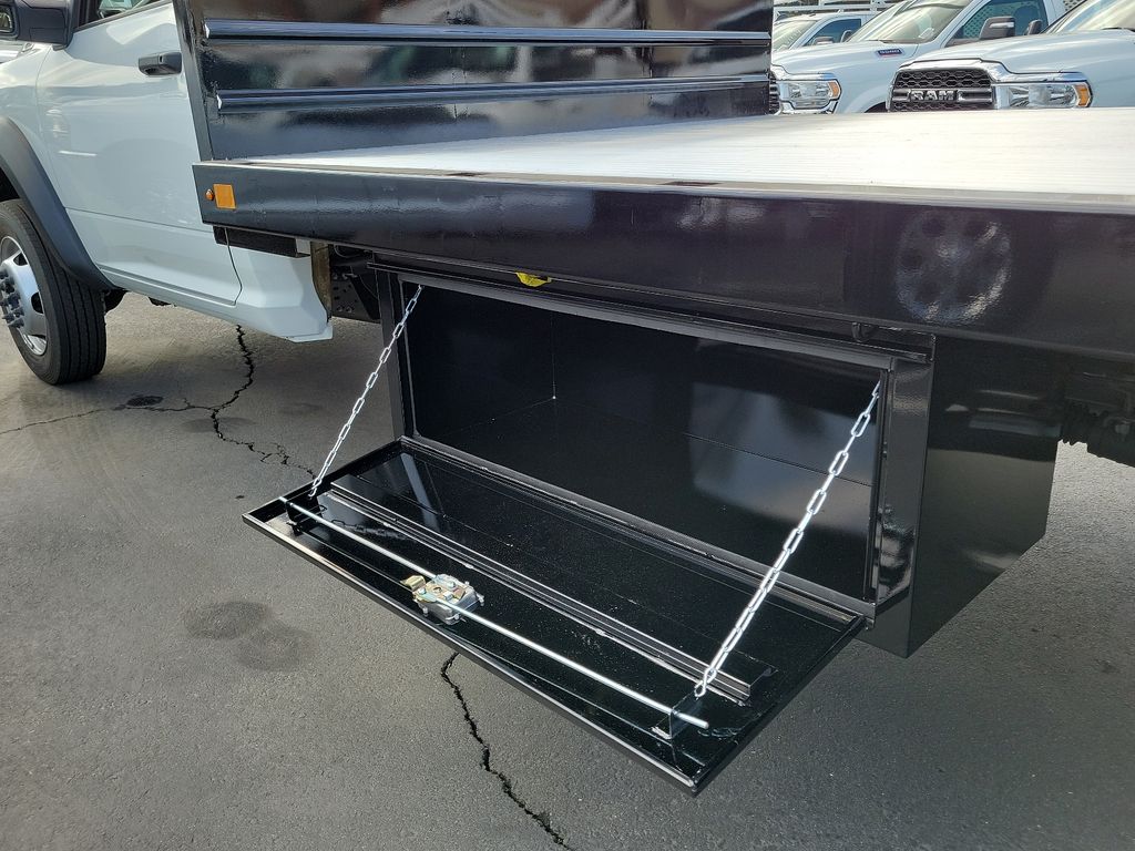 2023 Ram 5500 Tradesman photo 3