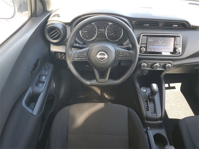 2025 Nissan Kicks Play S photo 14