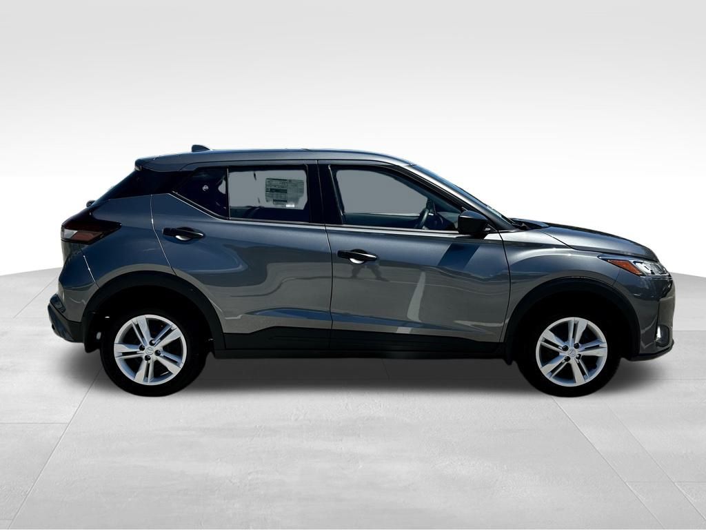2025 Nissan Kicks Play S photo 6
