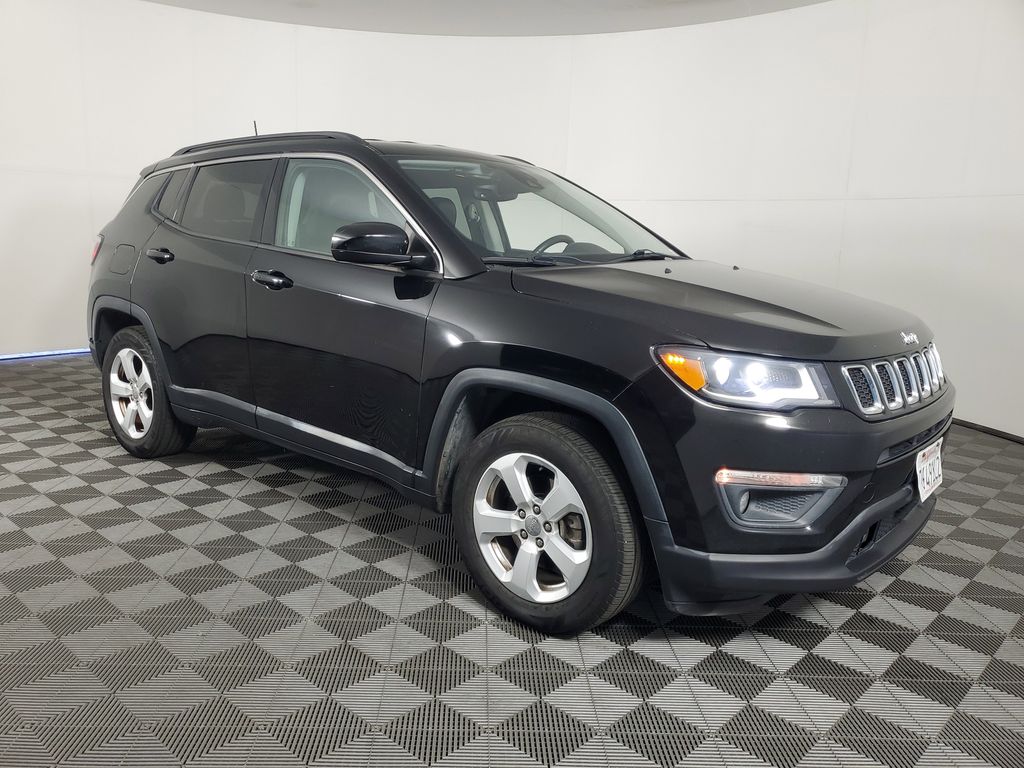 2018 Jeep Compass Latitude photo 2