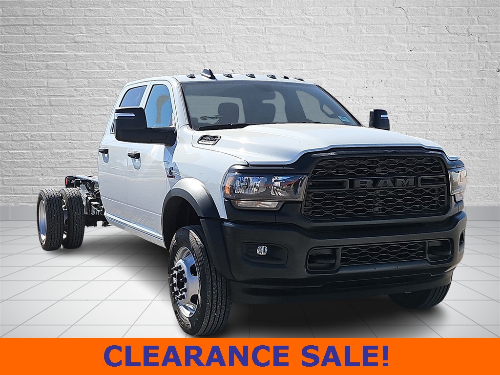 2024 Ram 5500 Tradesman photo 3