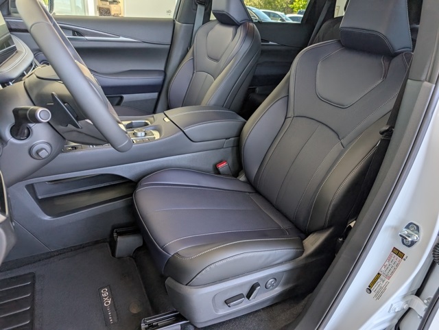 2026 Infiniti QX60 Luxe photo 4
