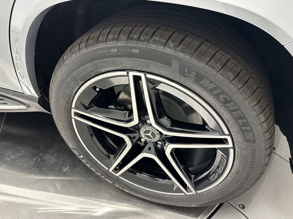 2026 Mercedes Benz GLS 450 4MATIC photo 23