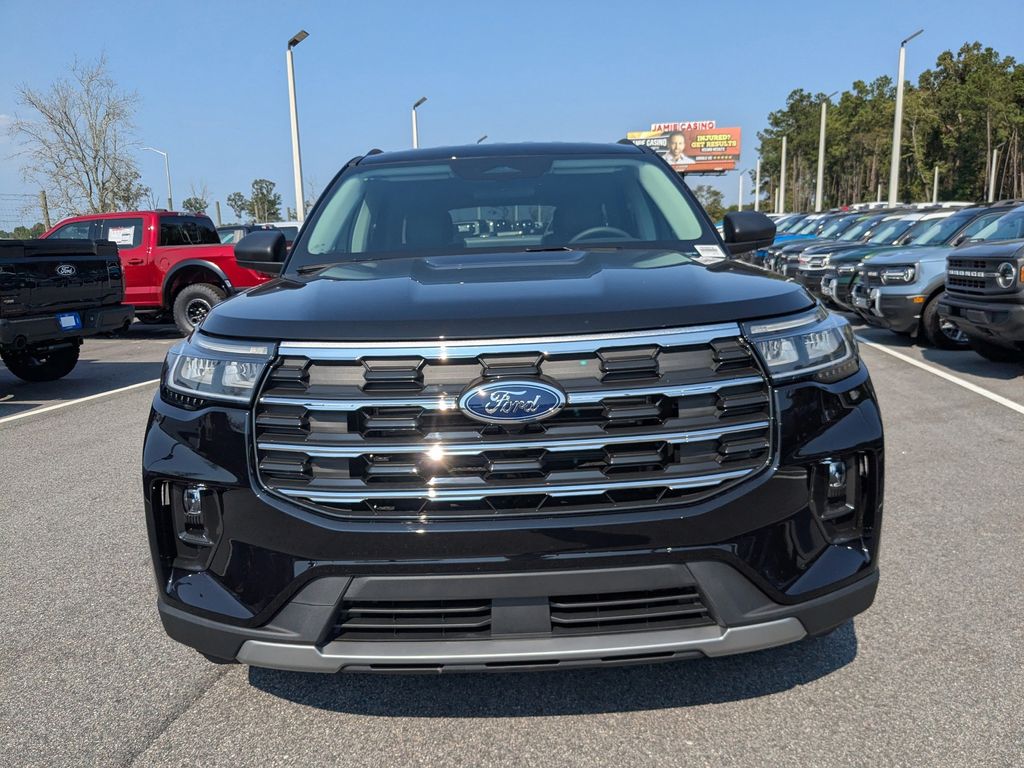 2025 Ford Explorer photo 9